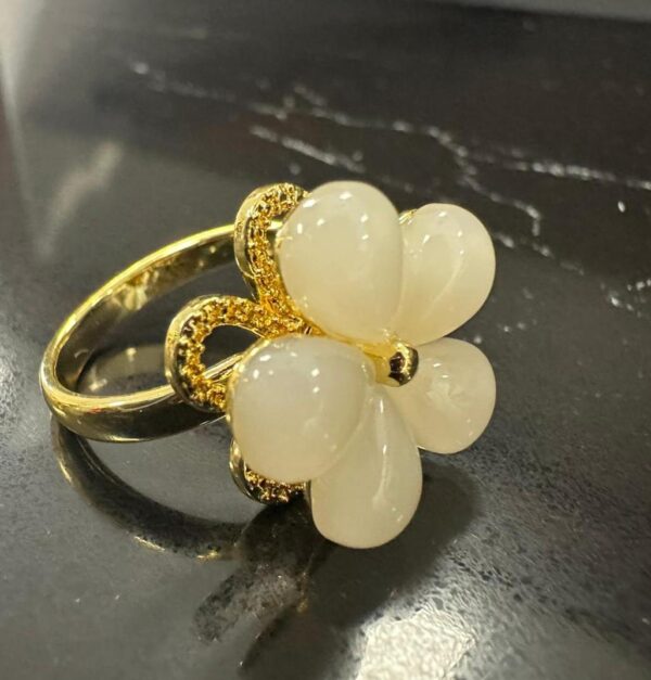 Elevate Your Style with the Chic White Floral Ring